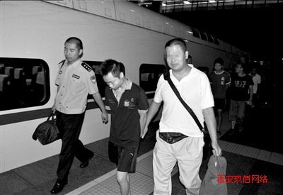 今年9月,警方趕赴廣西將嫌疑人抓獲,目前嫌疑人均已經被批準逮捕。警方供圖